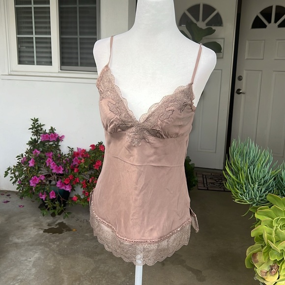 Gold Hawk Silk Top - Picture 2 of 9